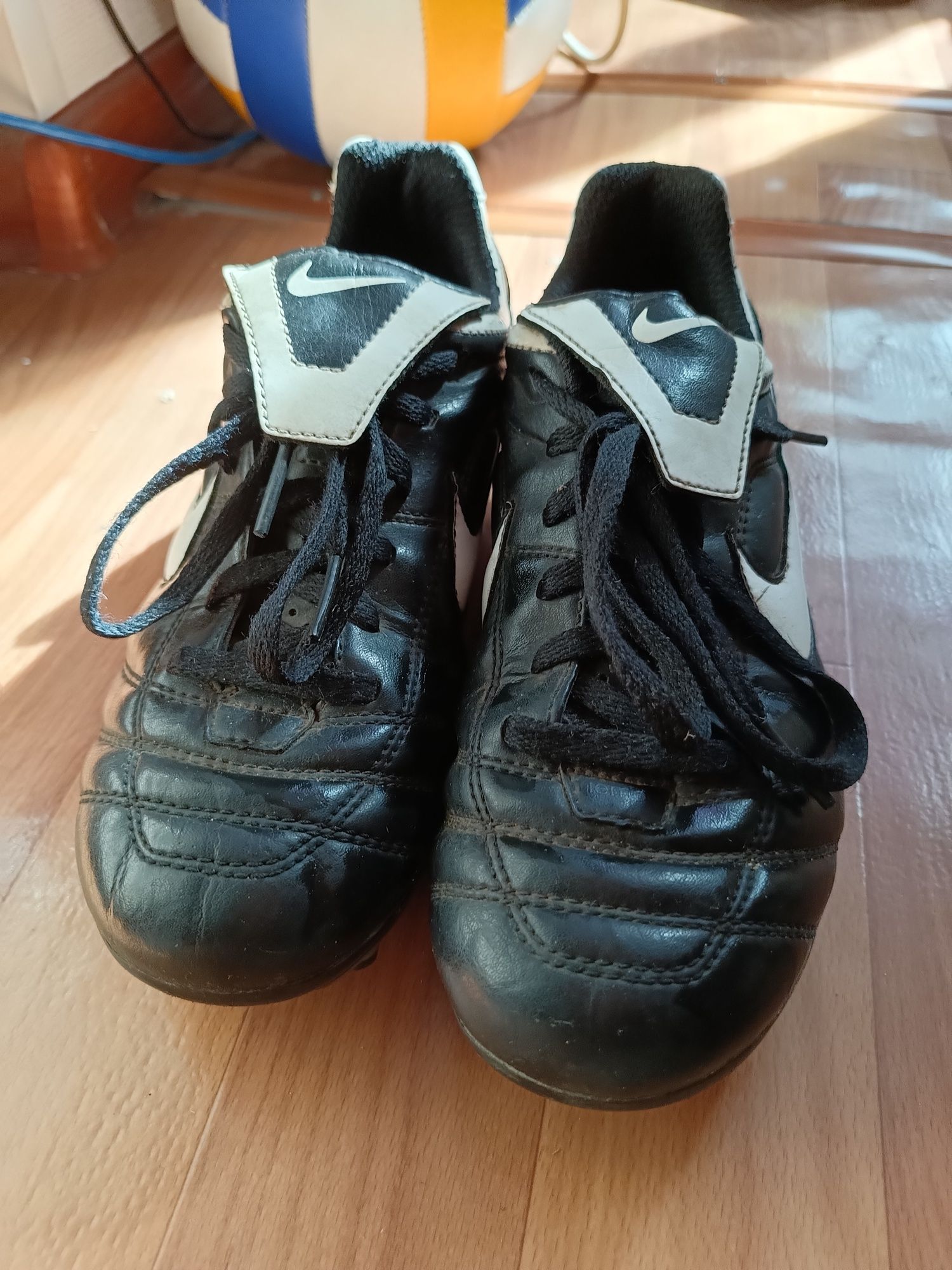 Футбольные бутсы Nike tempo