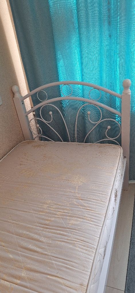 Диван,кровать сатылады.