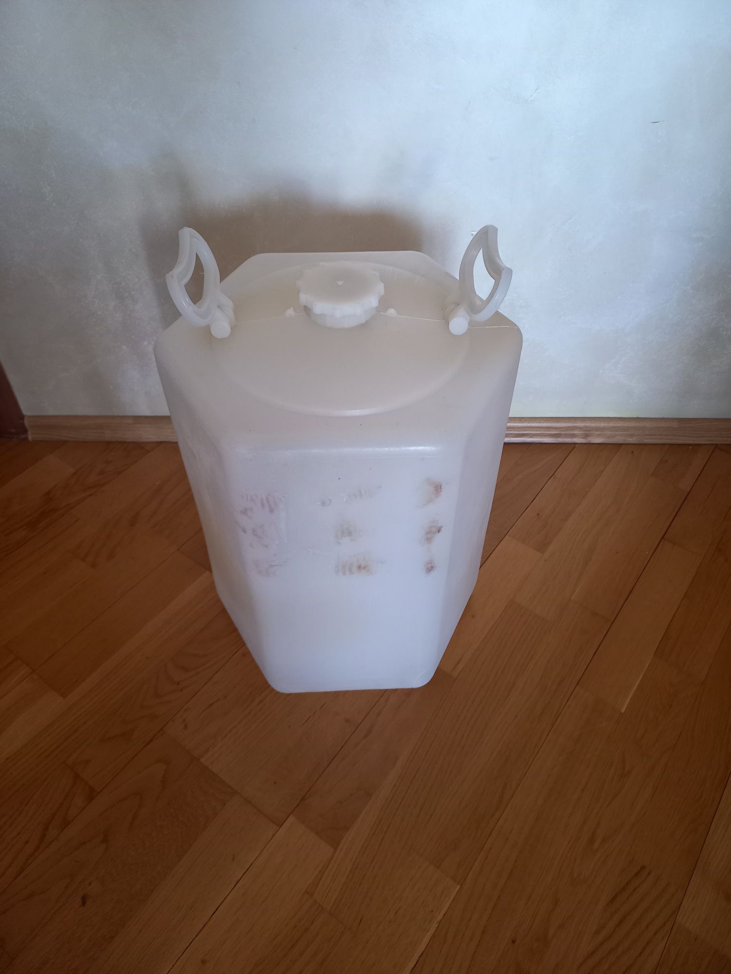 Продаются НЕДОРОГО бу канистры 10,20,30,50 л. для воды,масел,ГСМ и т.д