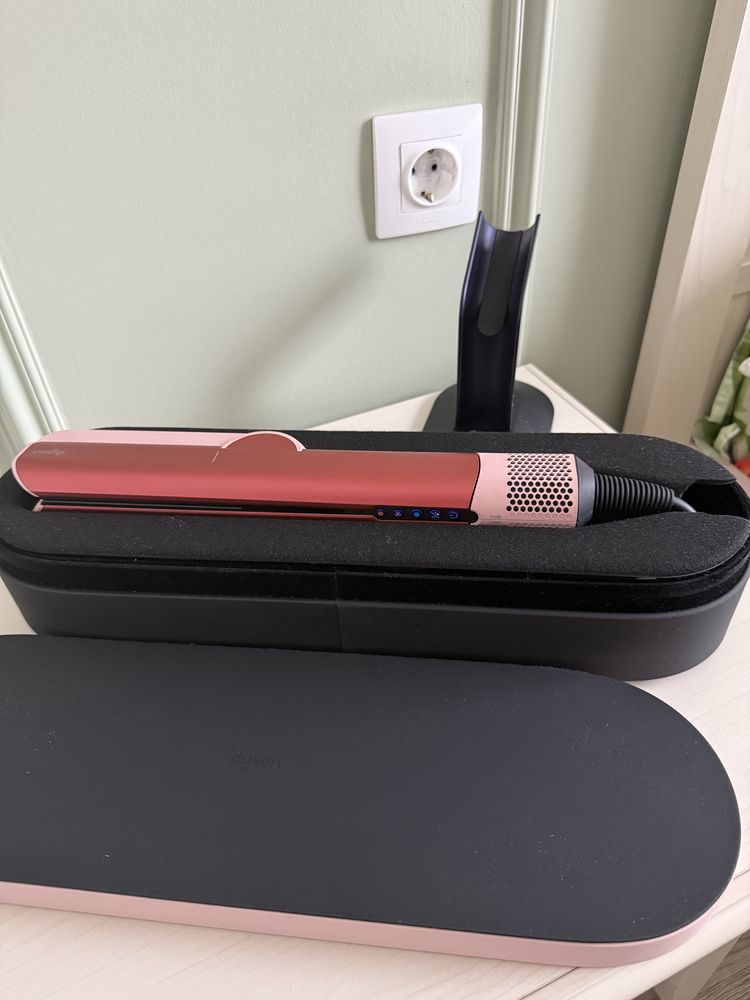 Продам выпрямитель-фен Dyson