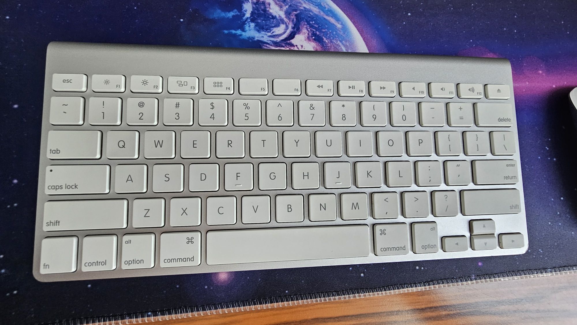Apple magic keyboard + mouse