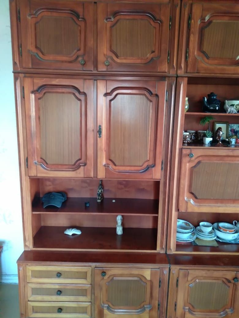 Продам стенку красное дерево!