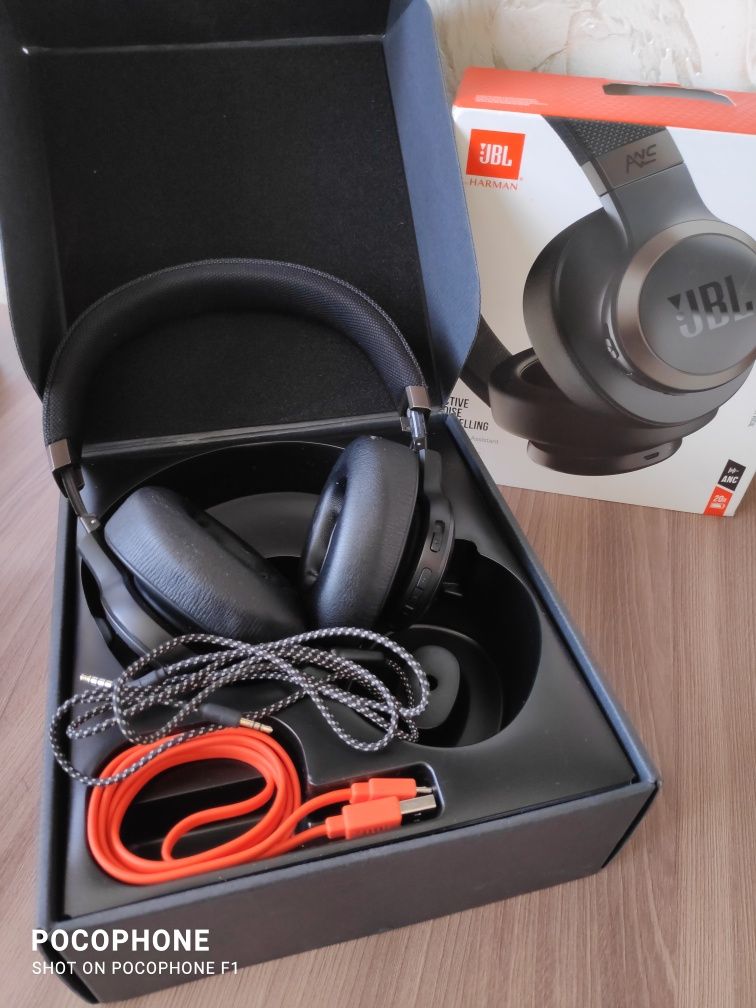 Наушники с активным шумоподавлением JBL LIVE 650BTNC  ANC