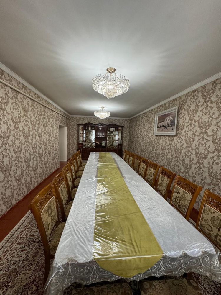 Стол со стульями