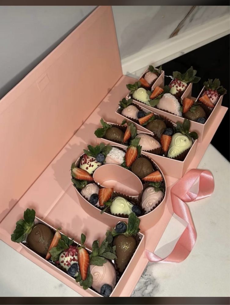 Клубника в шоколаде и курма в шоколаде