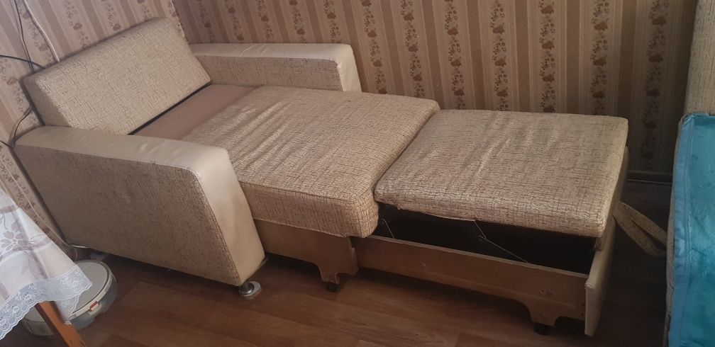 Кресло кровать .