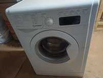 Продам стиральную машинку Indesit на запчасти недорого