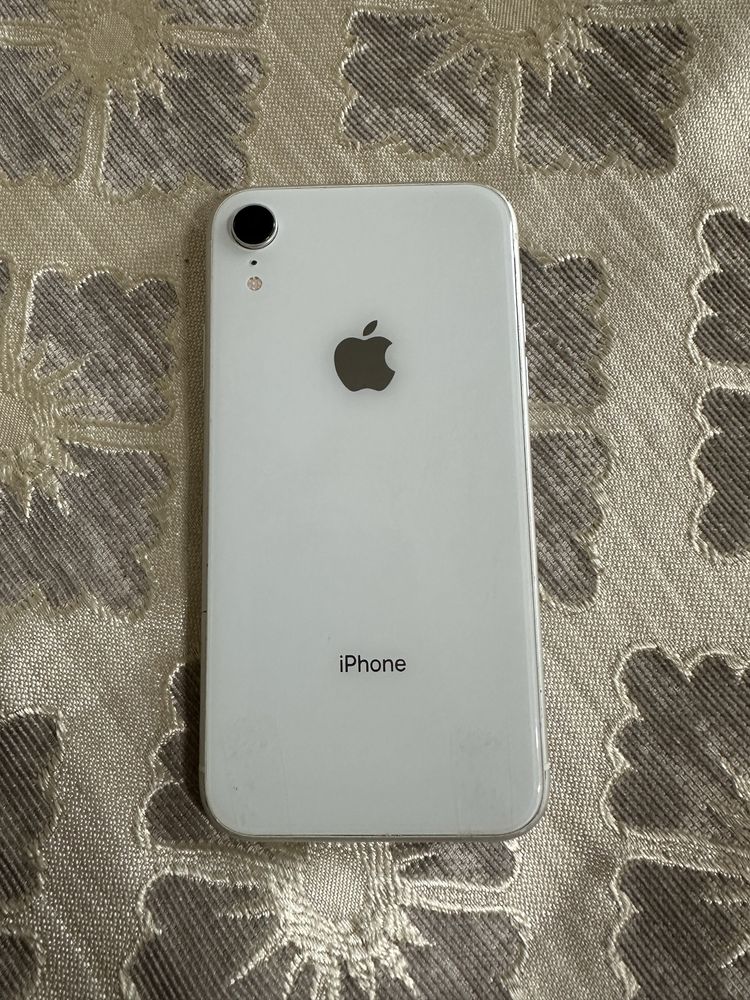 iPhone XR продам