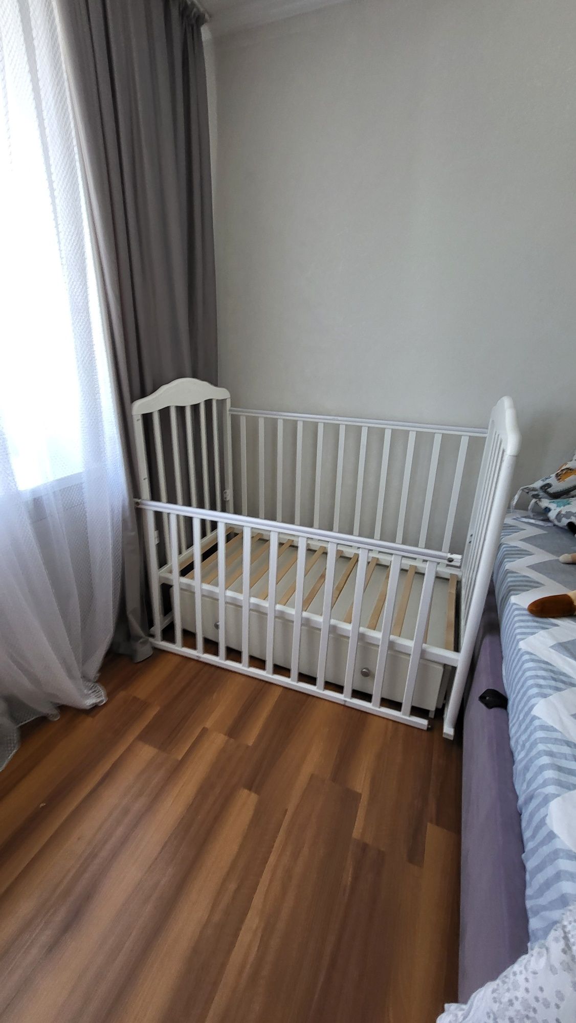 Продам детскую кровать без матраса