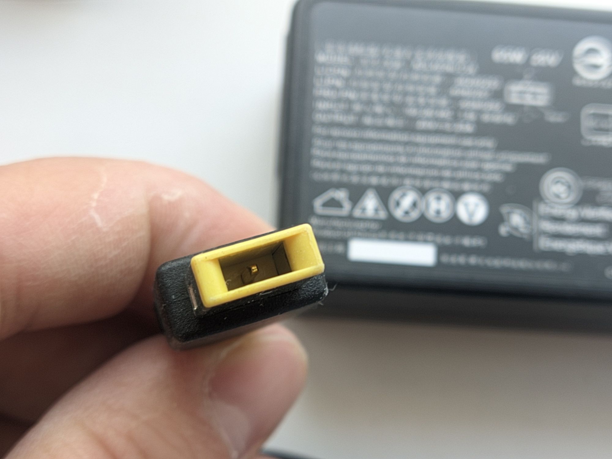 Зарядное устройство для ноутбука Lenovo 20V 3.25A (65W) прямоугольный