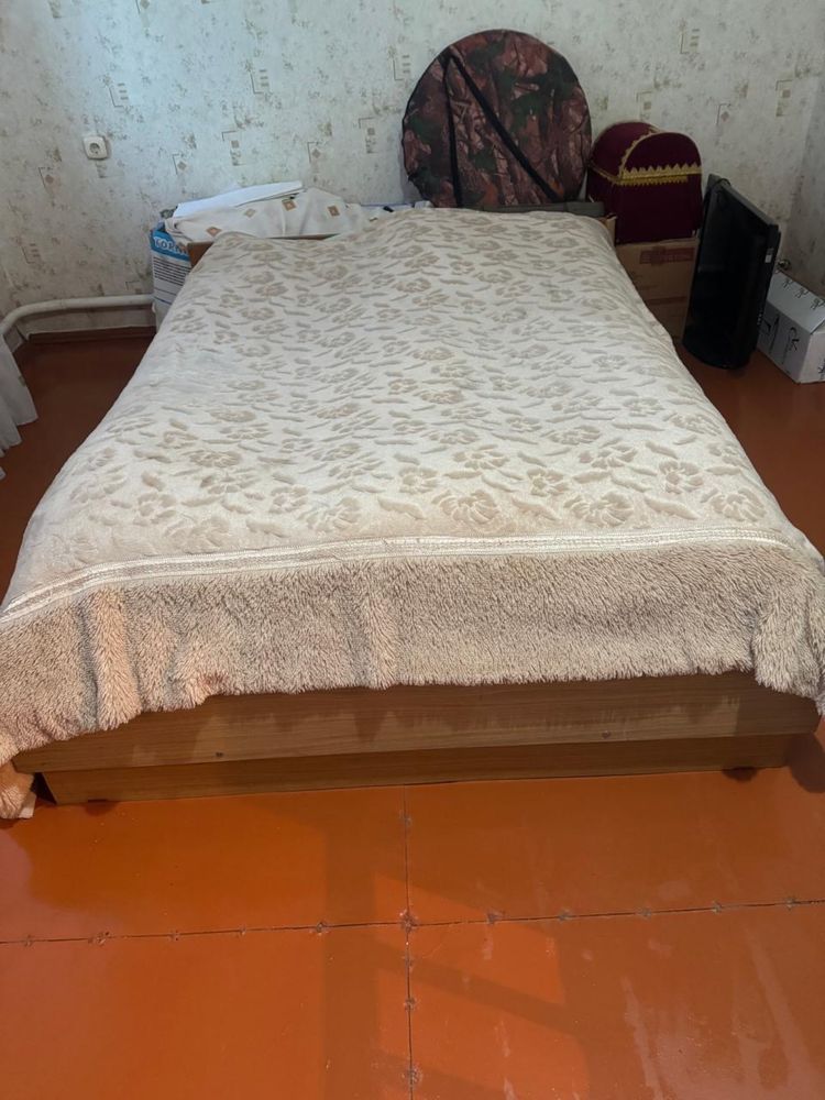 Продам спальный гарнитур