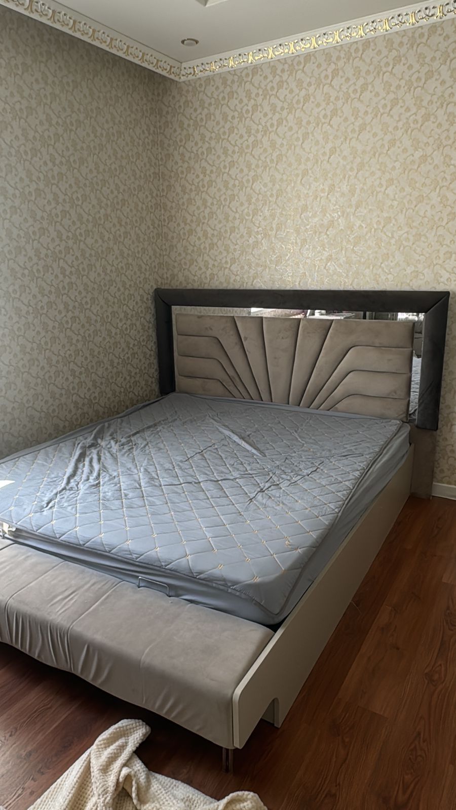 Продается спальный диван