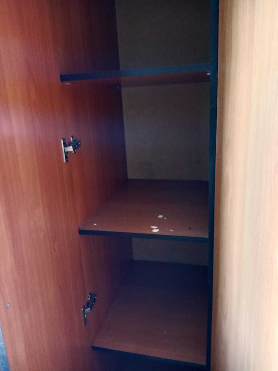 Шкаф плательный трехстворчатый