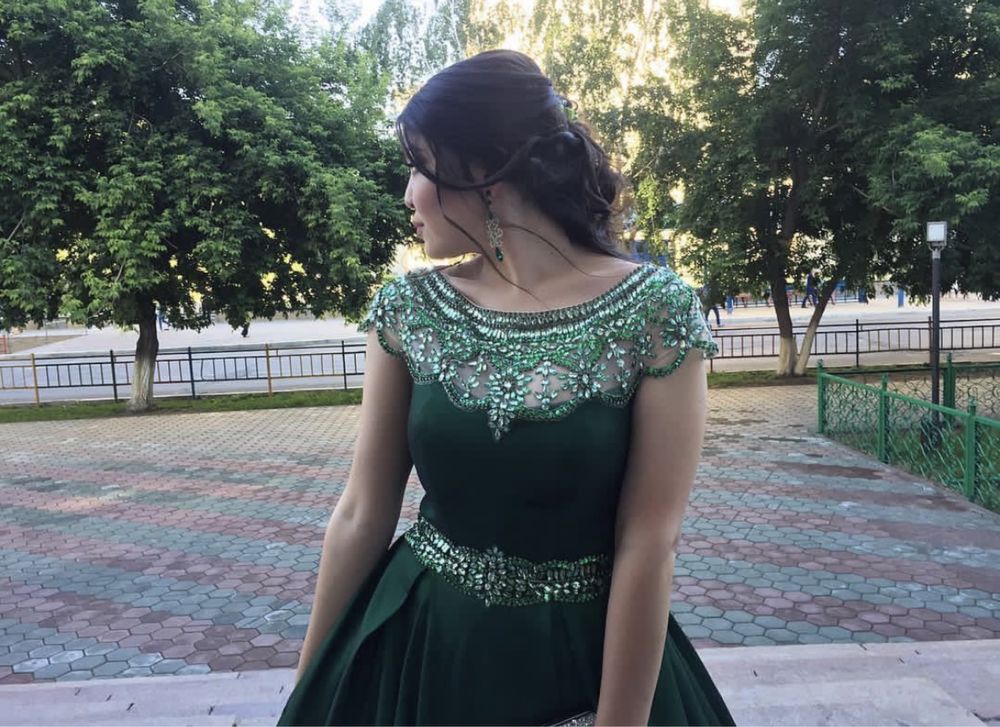 Вечернее платье , на выпускной и узату