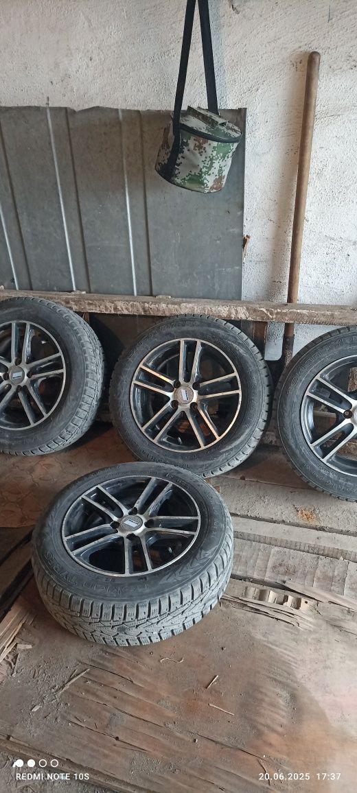 Продам Диски +резина в комплекте зима но без шиповв