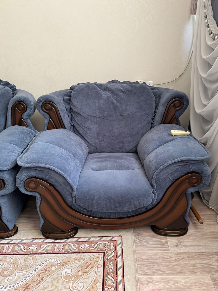 Продам диван и кресла