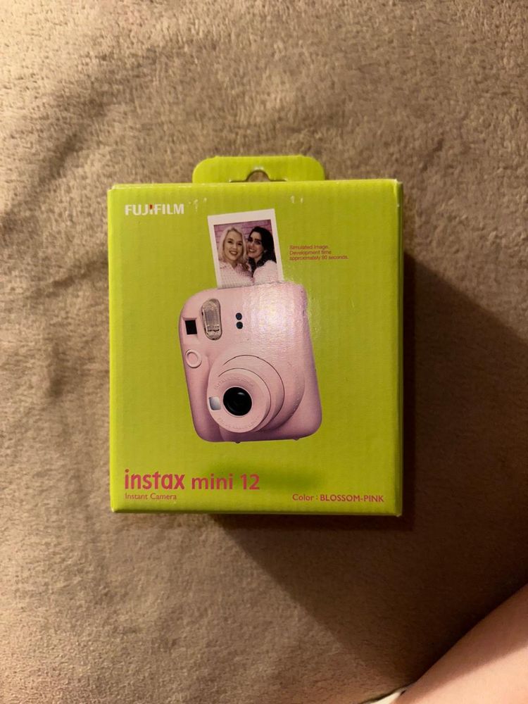 Продам instax mini 12