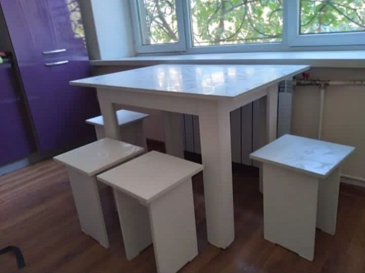 Кухонные столы и табуретки новые