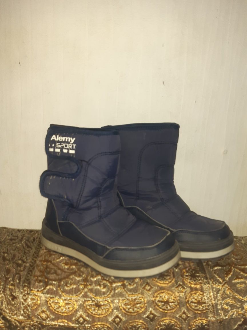 Продам детские зимние сапоги