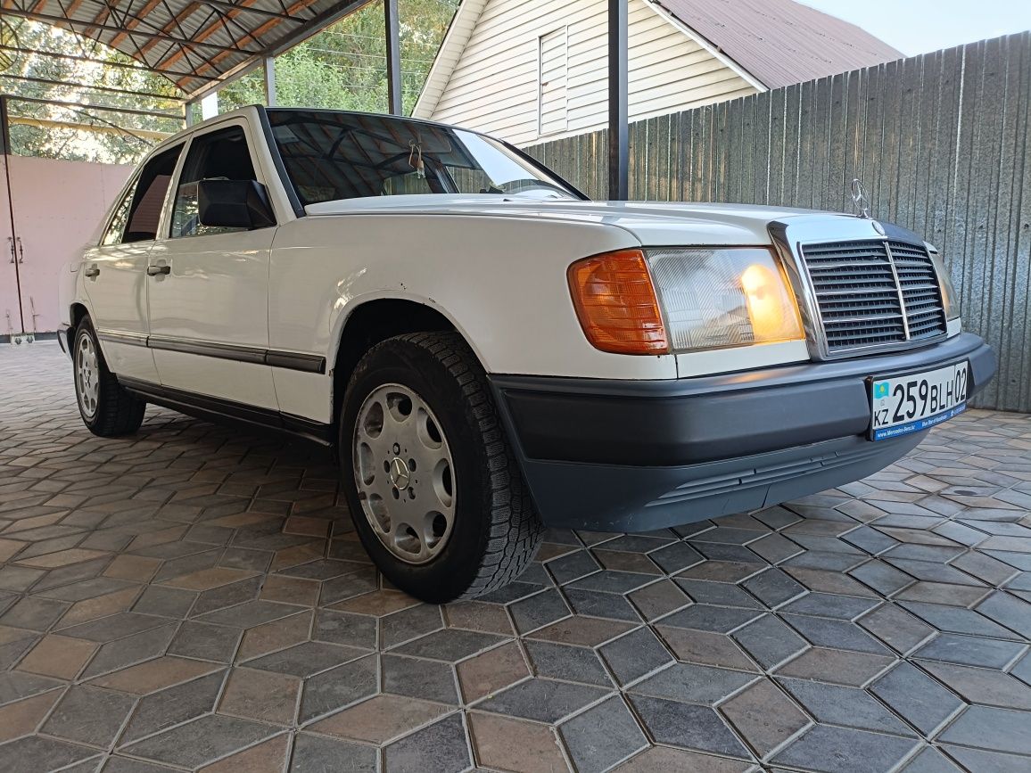 Мерседес w124. Состояние отличное.