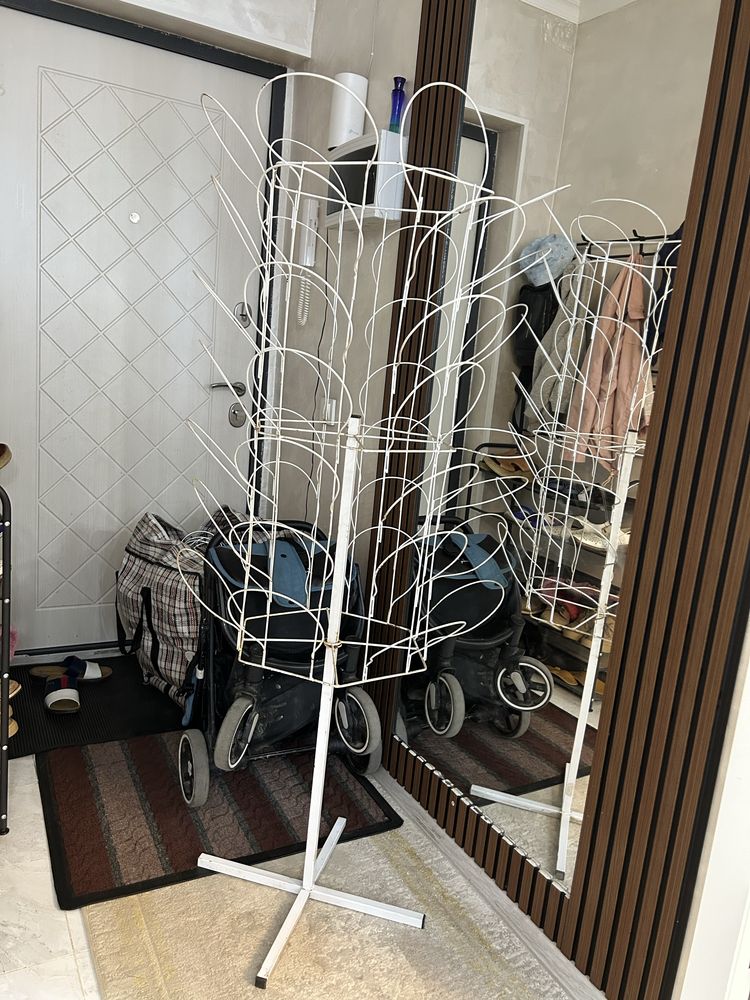 Продам вешалки и для кепки