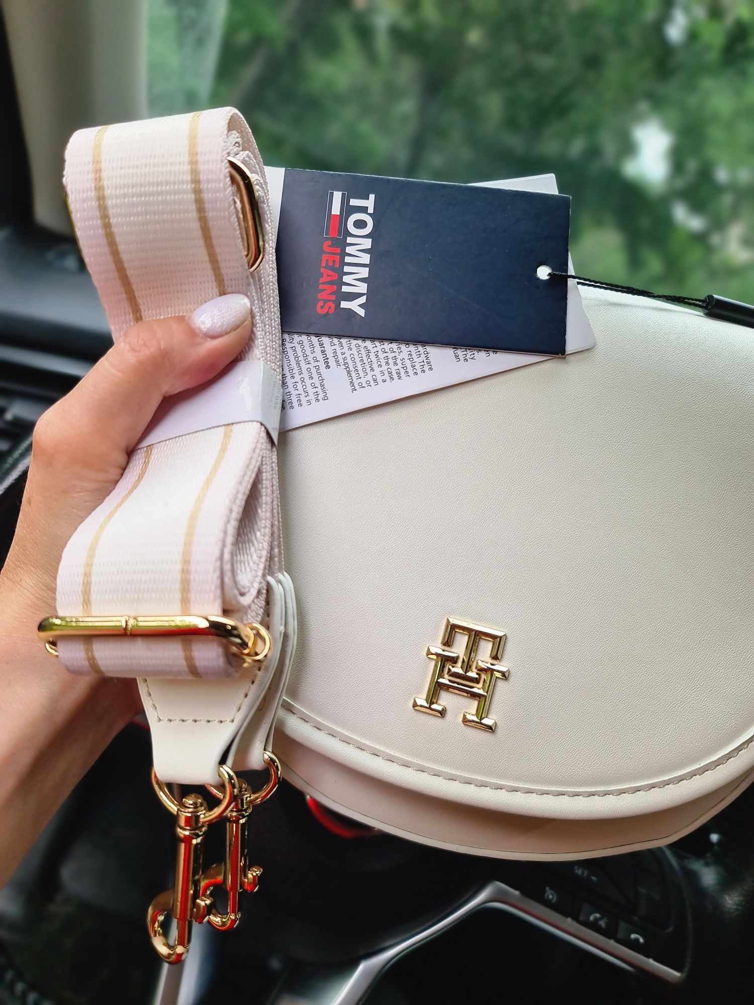 Сумка Tommy Hilfiger молочного,чёрного, синего цветов