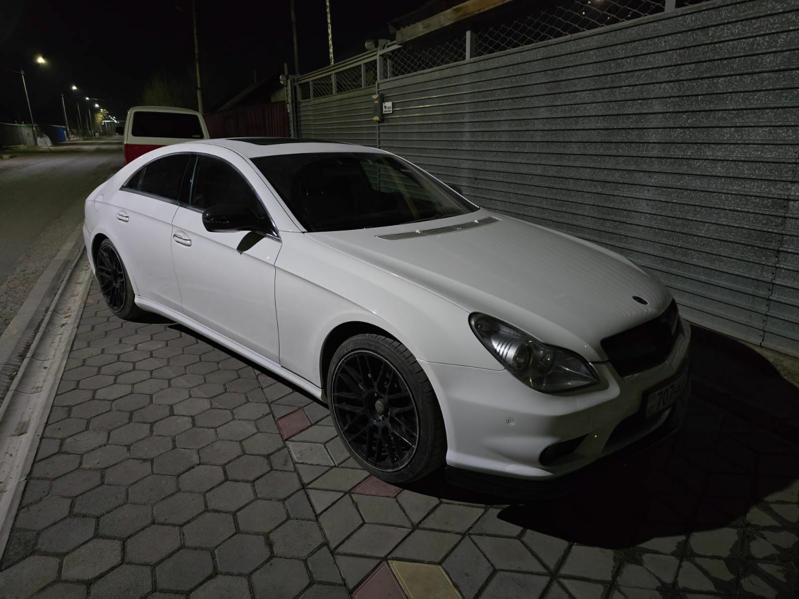 Бампер обвес Мерседес CLS W219 219 AMG