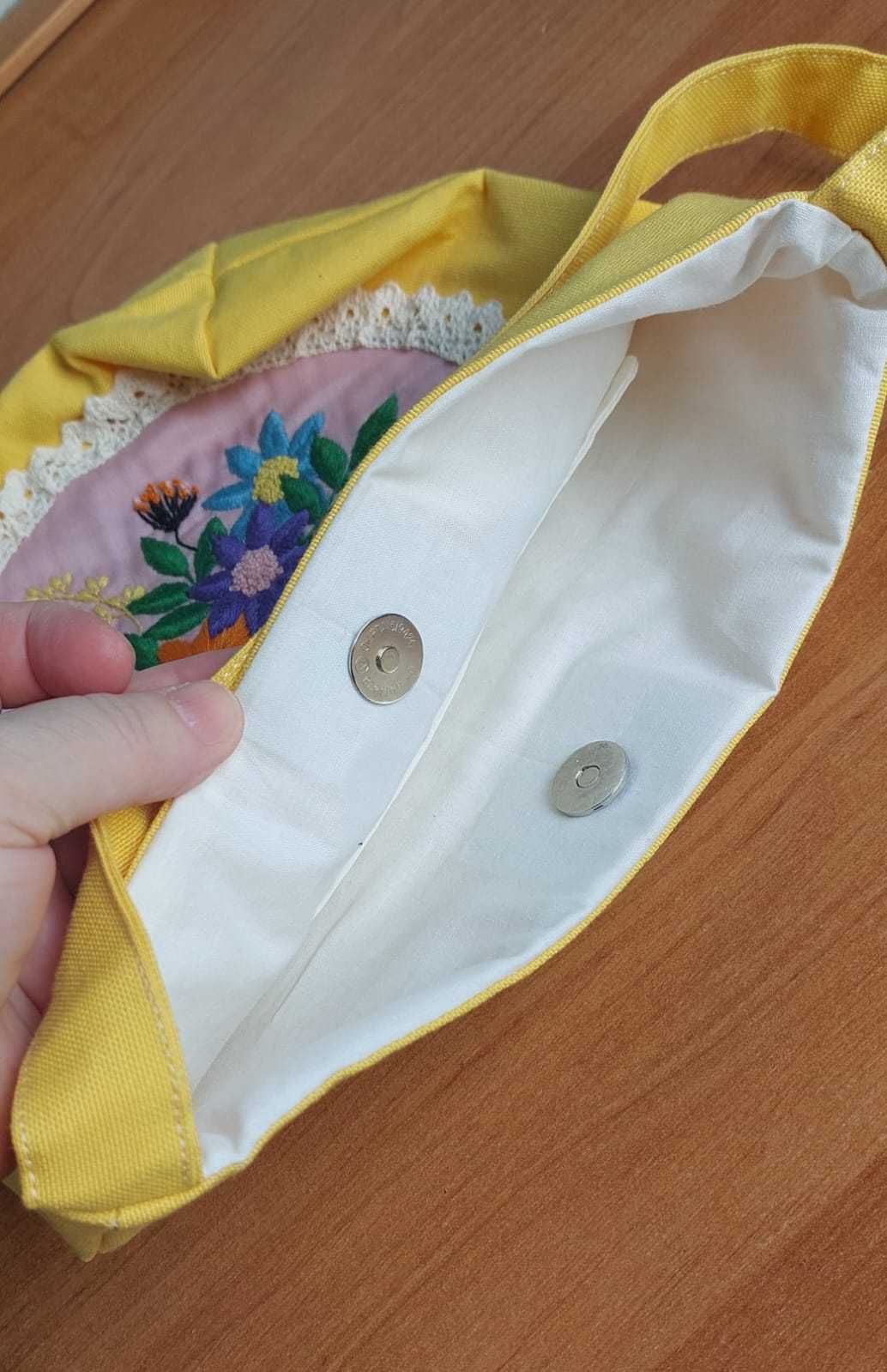 Сумка вышитая. Новая.