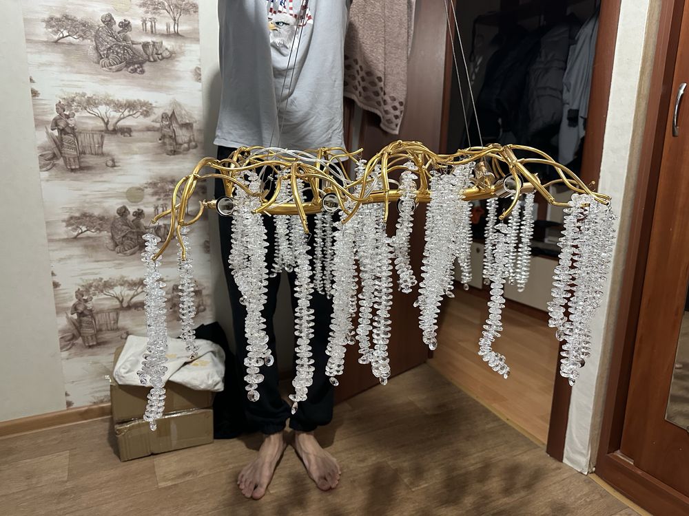 Люстра новая 80 см