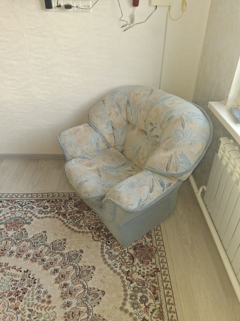 Б/у раскладной диван + кресло