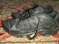 Продам кроссовки Nike 43-размер