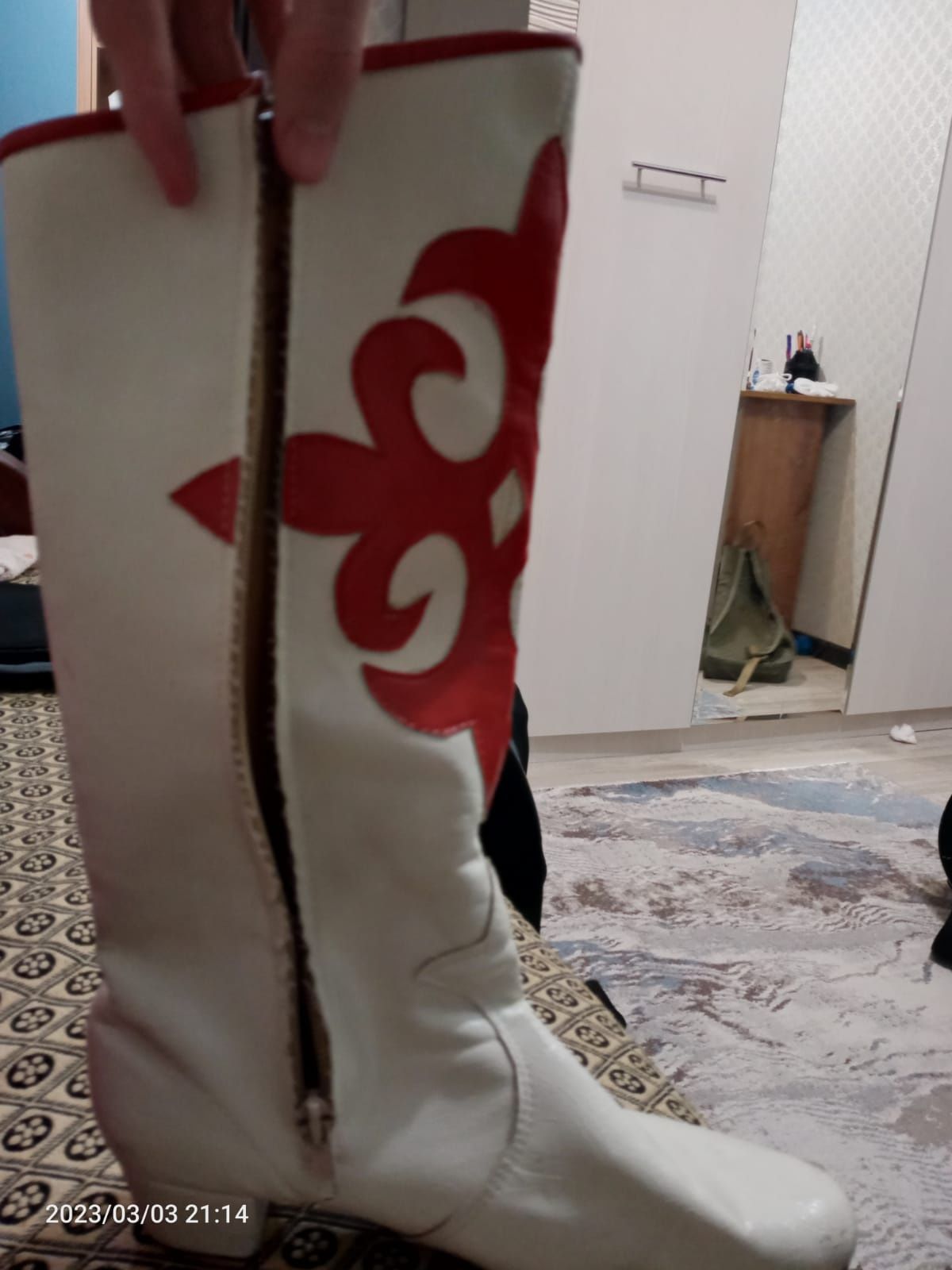 Продам национальные сопоги