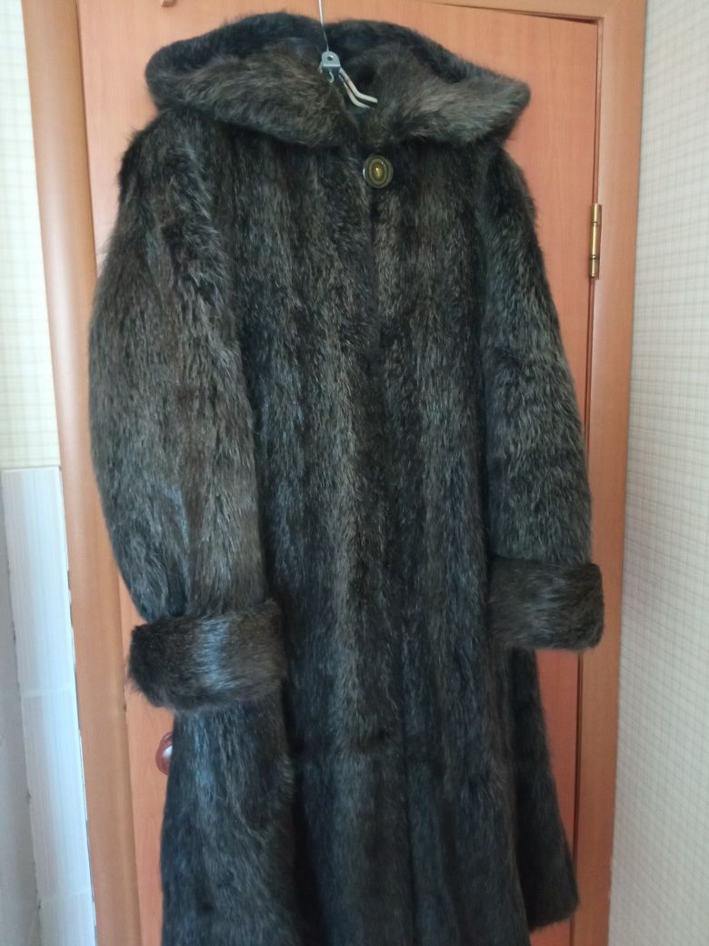 Продам шубу из нутрии