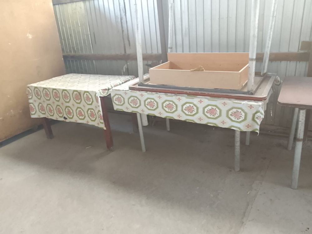 Продается  Стол и полка