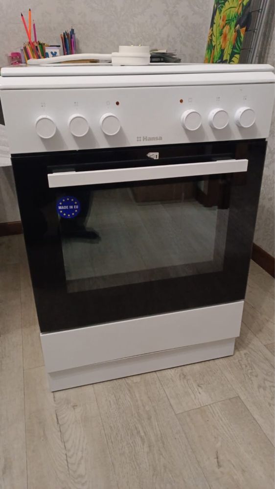 Продам почти новую электрическую плиту 60см.