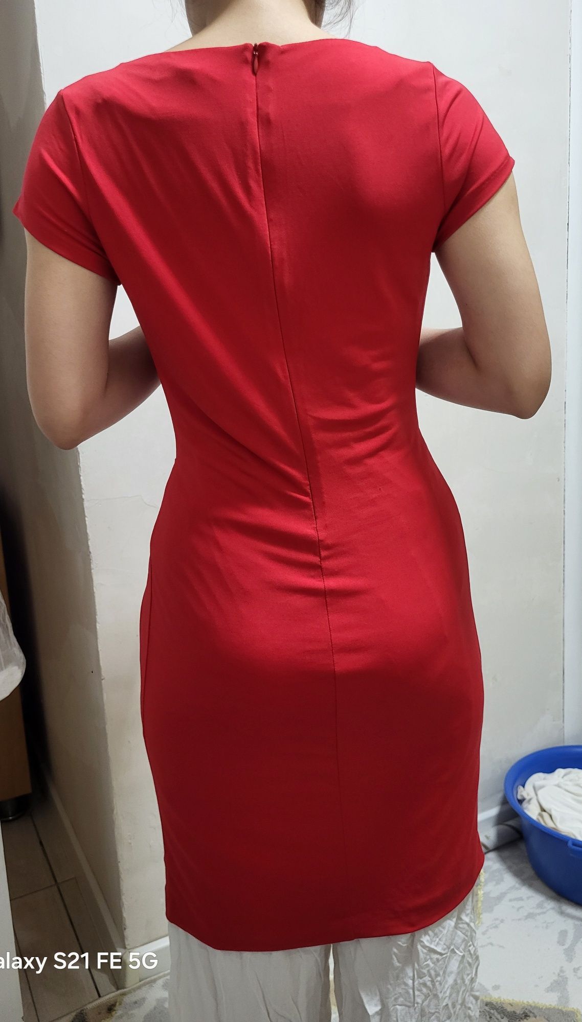 Қызыл көйлек сатылады 2500