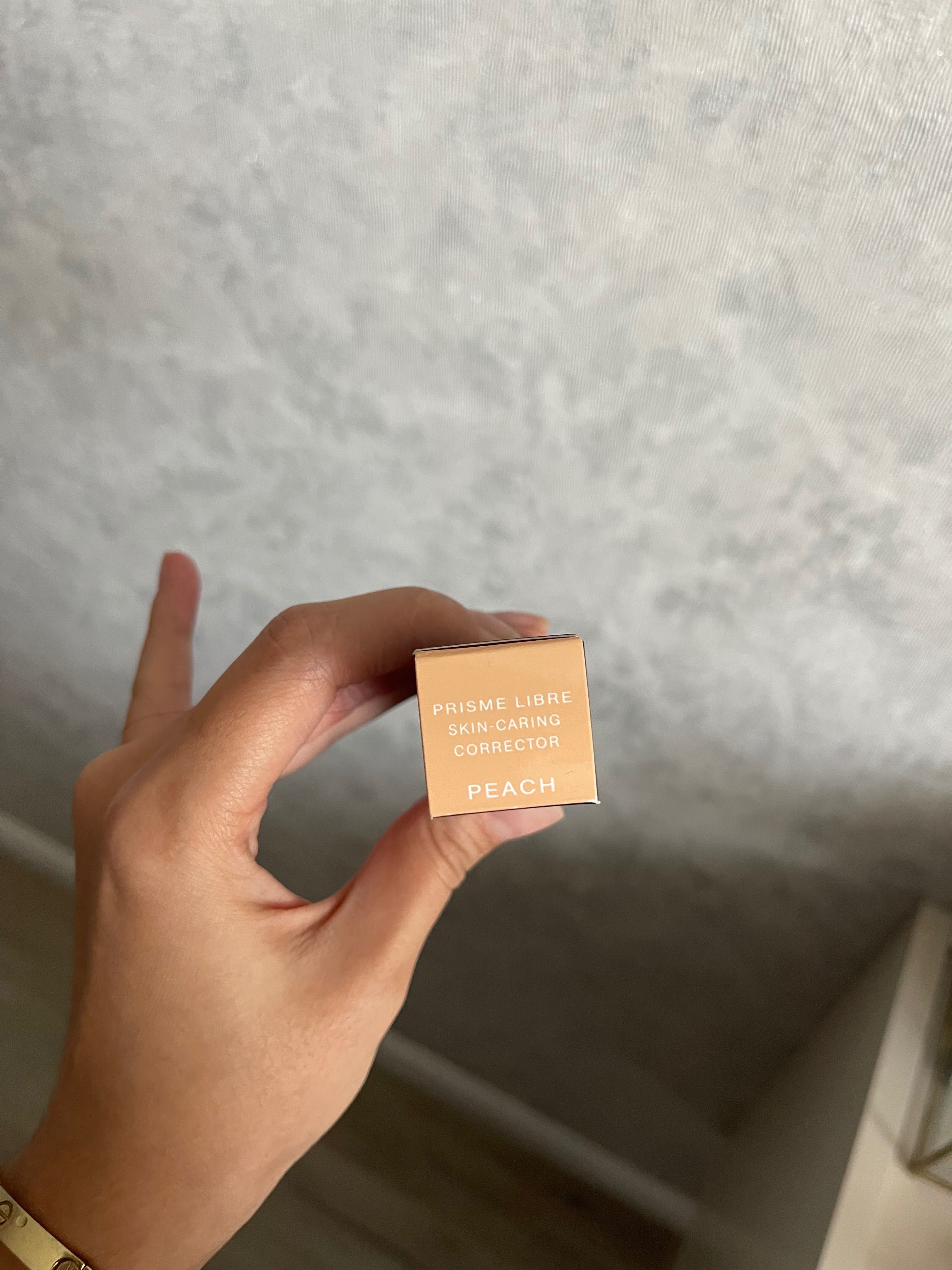 Персиковый корректор для лица givenchy