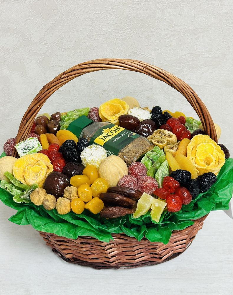Корзинка с сухофруктами
