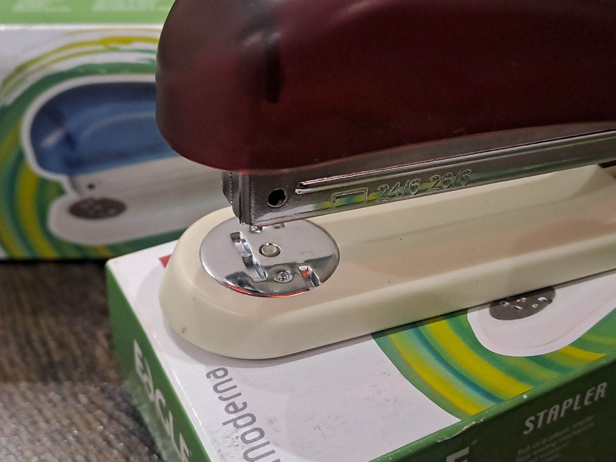 Продам канцелярские степлеры