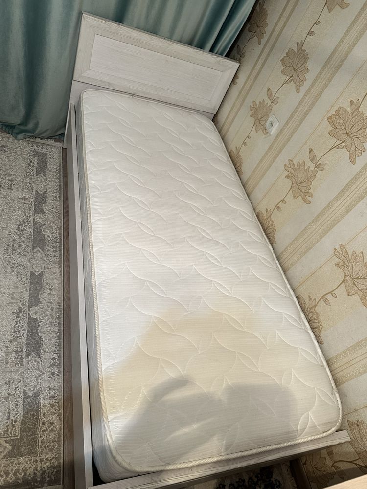 Кровать.         .