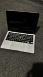 MacBook air me 256
