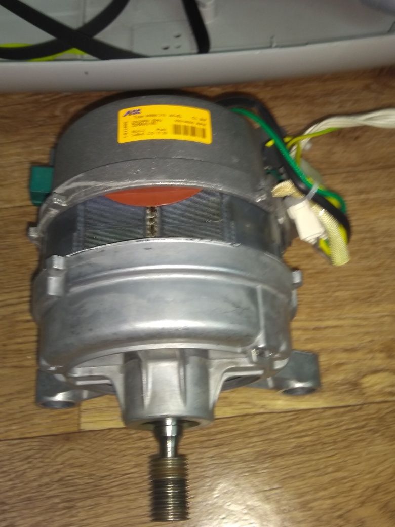 Продам по запчастям стиральную машину Kaiser W 43.09