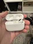 Продам airpods pro (кейс и один наушник)