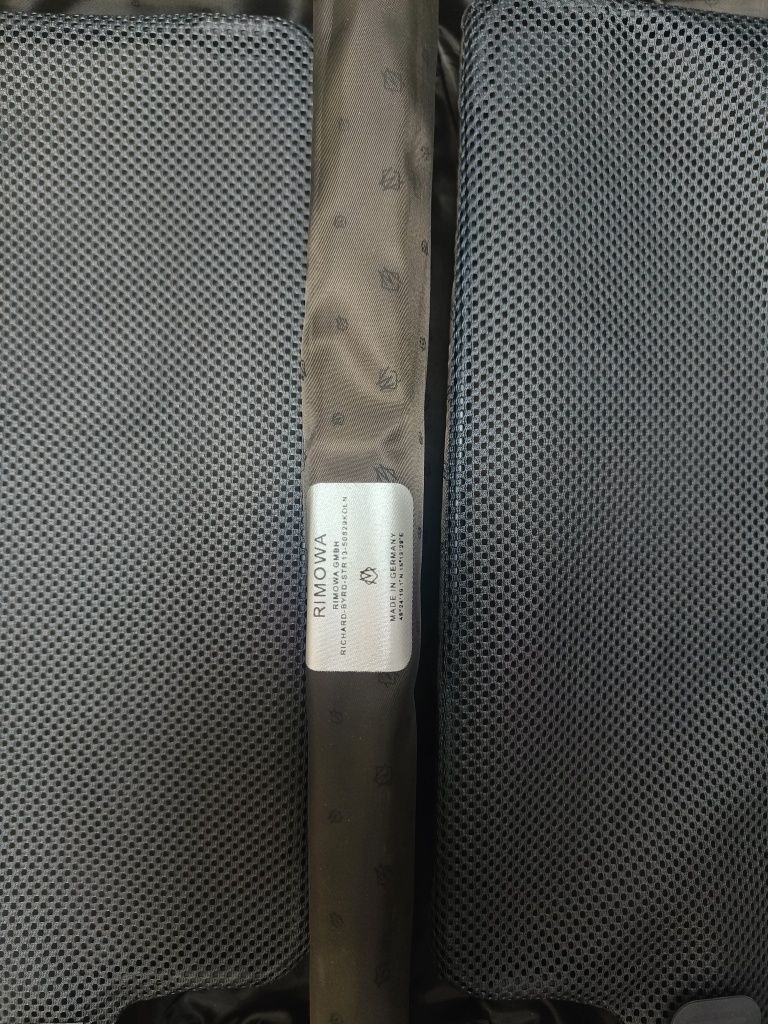 Продаю Чемодан Rimova