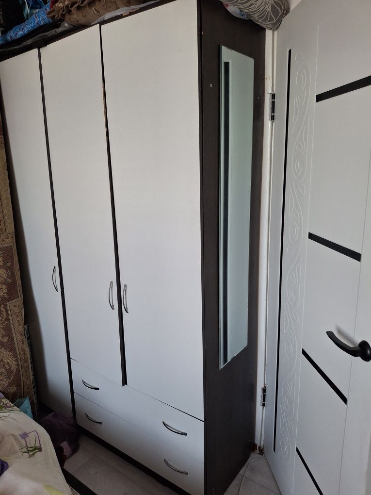 Диван б/у 15000т