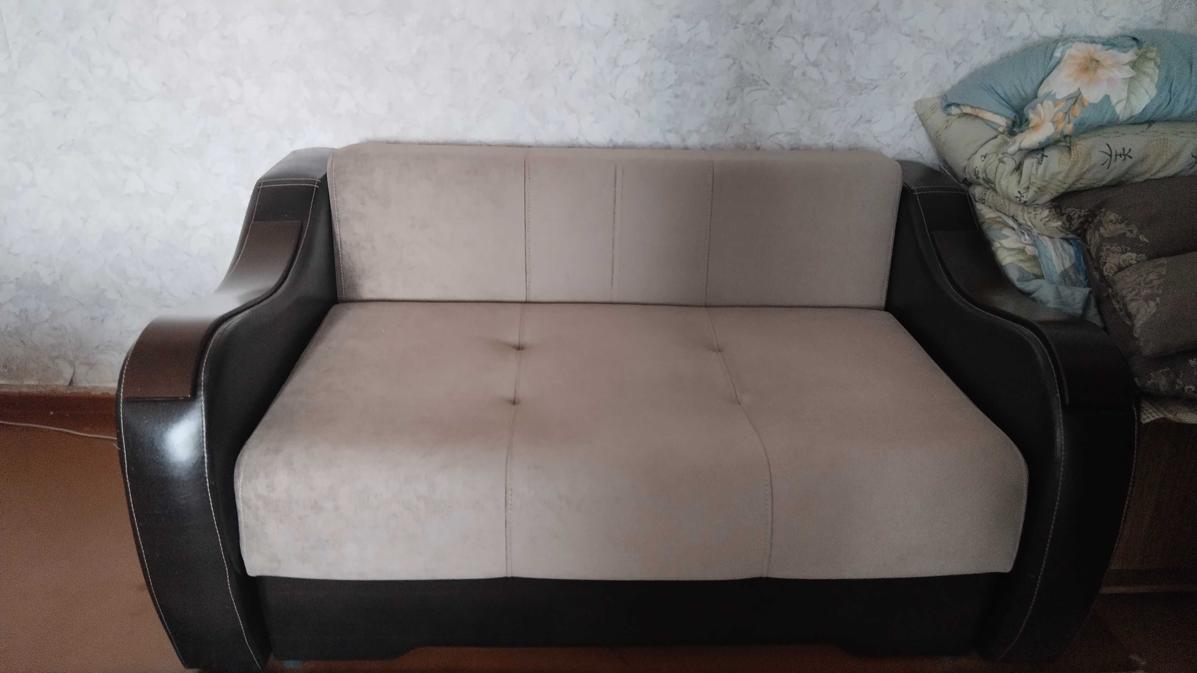Продам 2 дивана не дорого