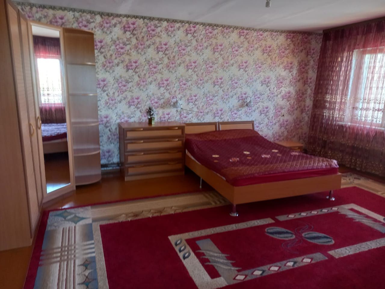 Продам двухэтажный коттедж