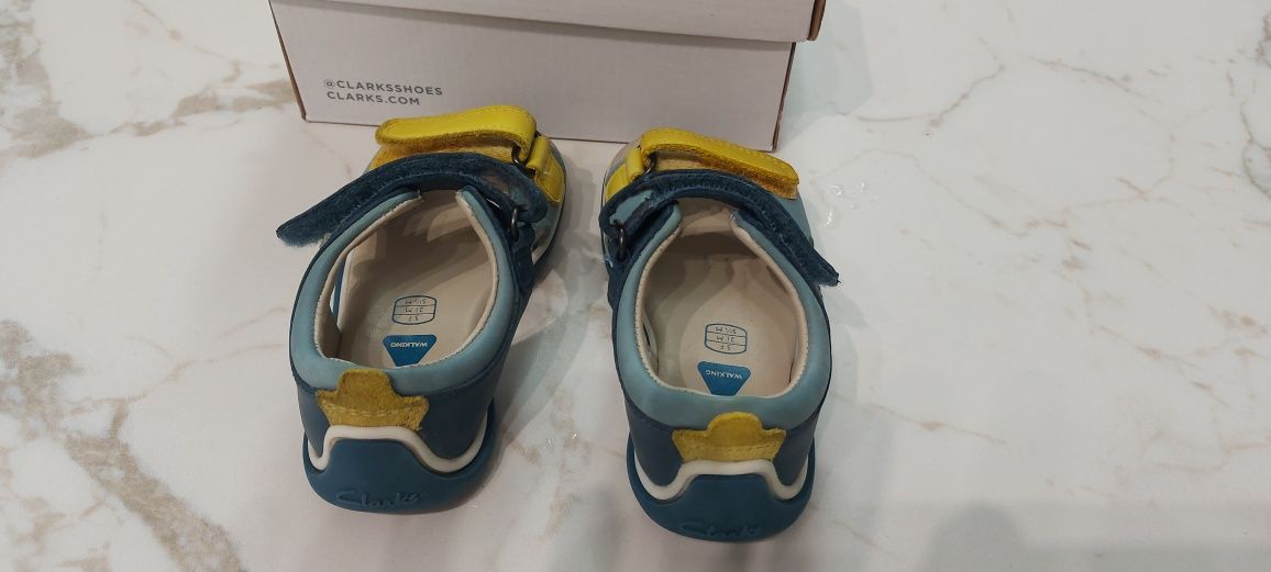 Брендовые сандалии Clarks размер 21 кожа