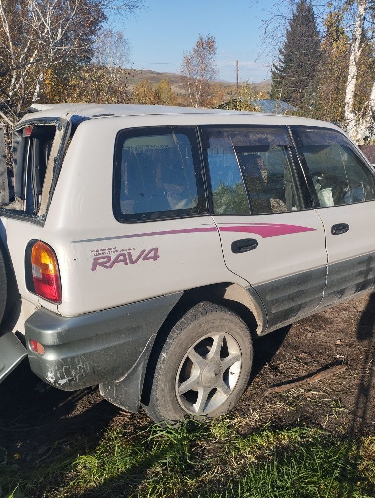 Продам рав 4 по запчастям.