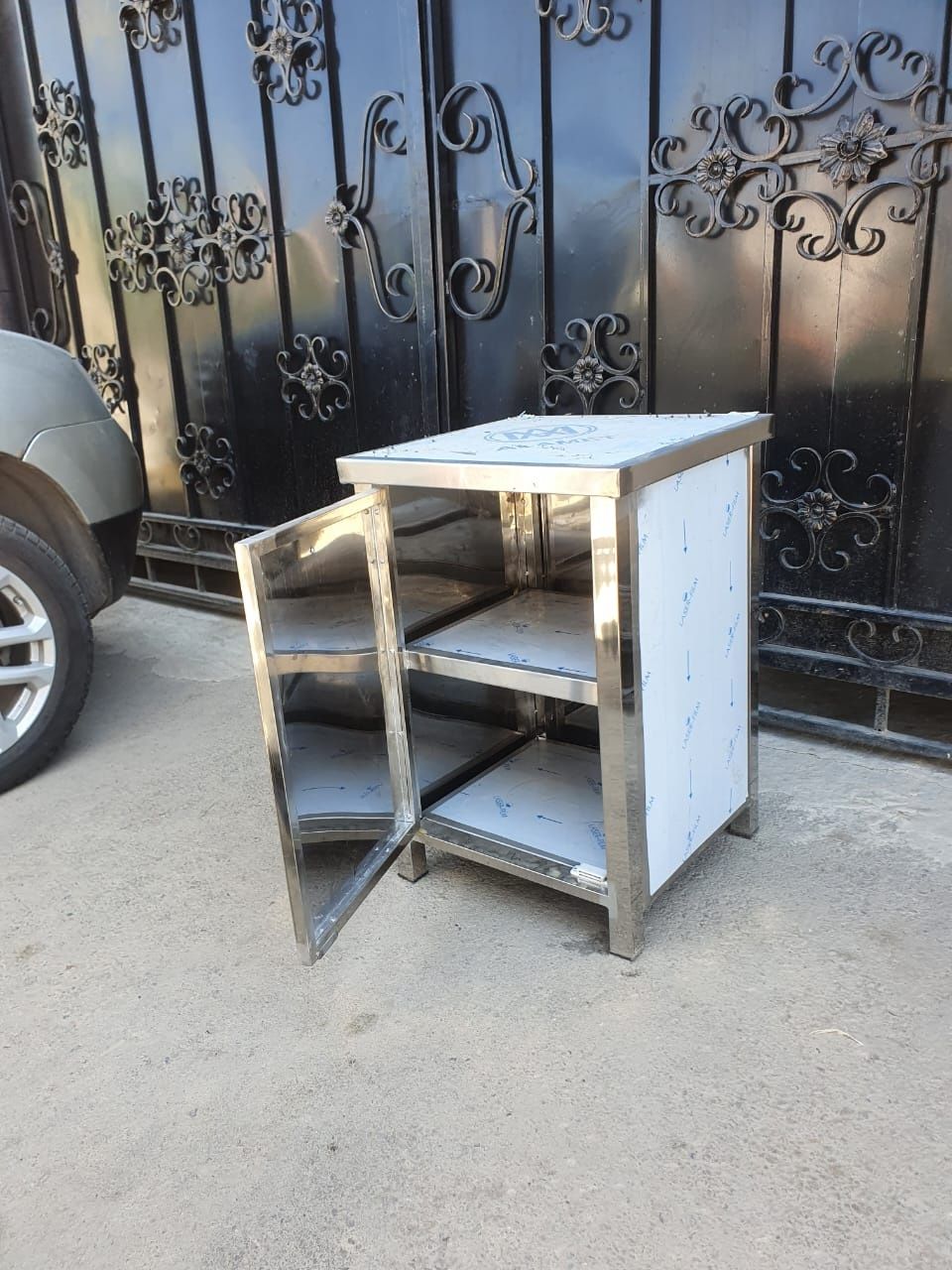 Раковины из нержавейки, стеллажи, барная станция